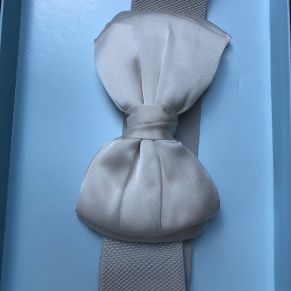 Ivory Satin Bridal Belt Bow - Picture 4 of 4